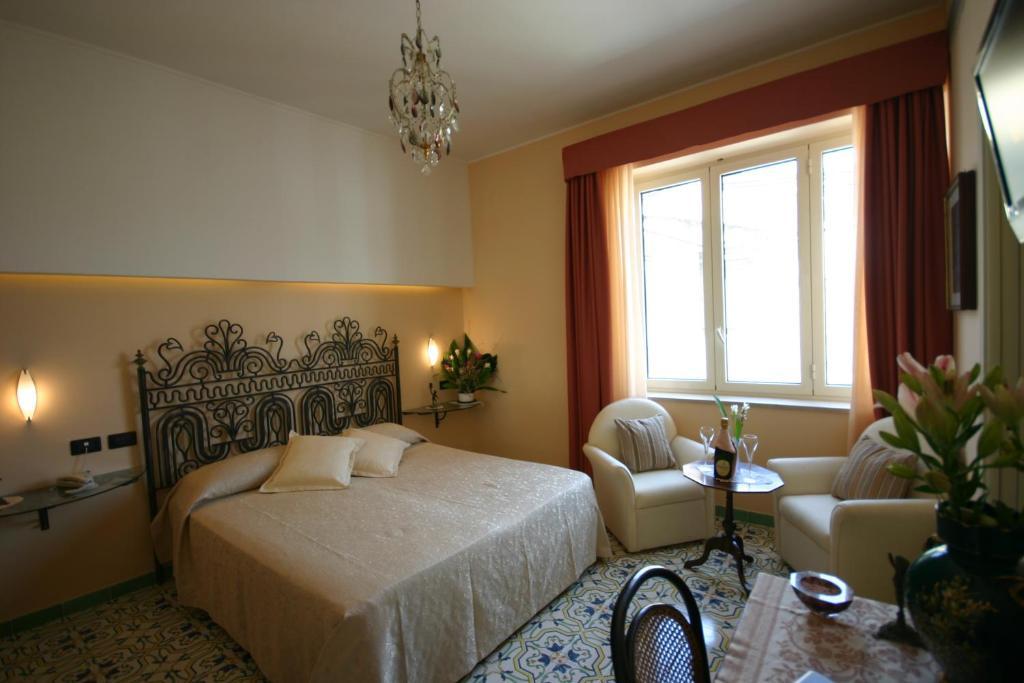 Sorrento Inn Guesthouse Стая снимка
