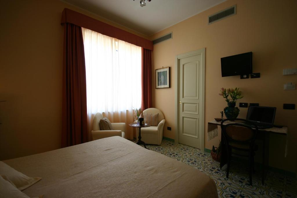 Sorrento Inn Guesthouse Стая снимка