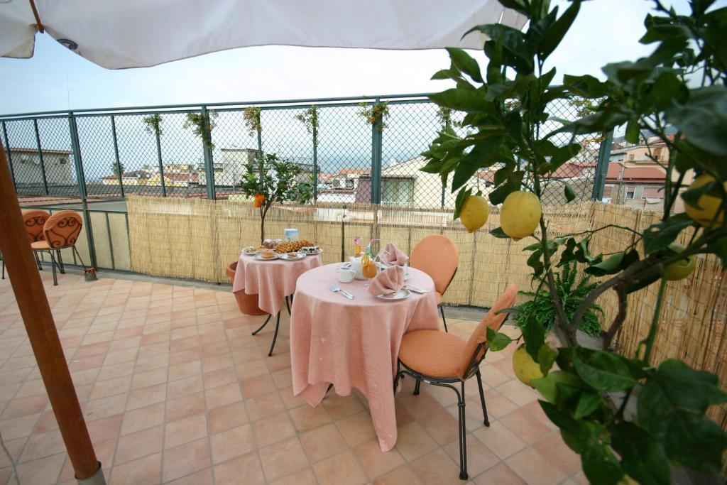 Sorrento Inn Guesthouse Екстериор снимка